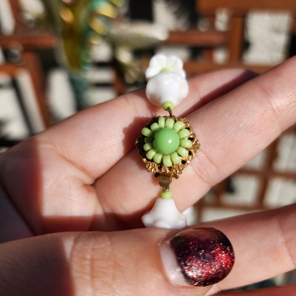 Vtg SIGNED Miriam Haskell Necklce White Milk Glass Green Enamel Tulip Flower - Picture 9 of 13